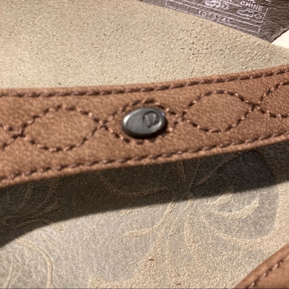 MERRELL Sz 9  Thong Strappy Velcro Closure Sandals - Picture 7 of 11